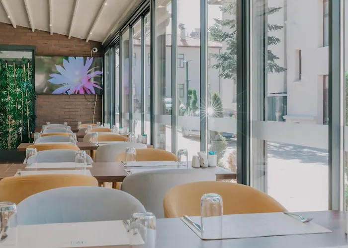 Ve Adakale فندق *